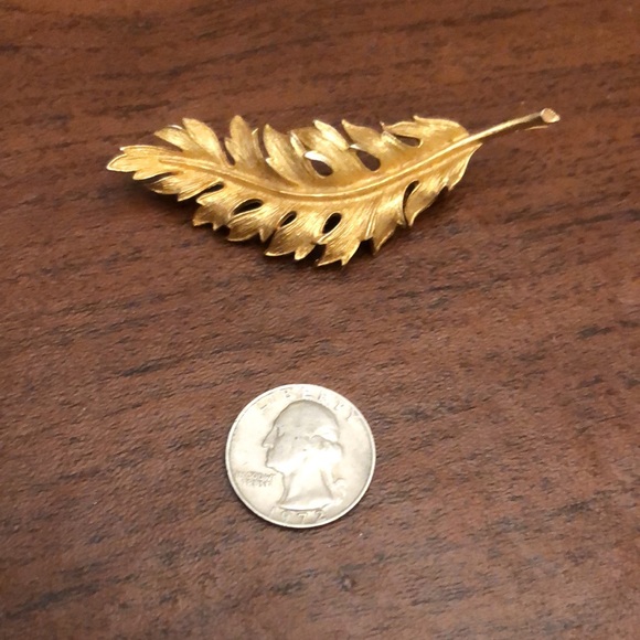 Coro Feather Brooch - Picture 4 of 4